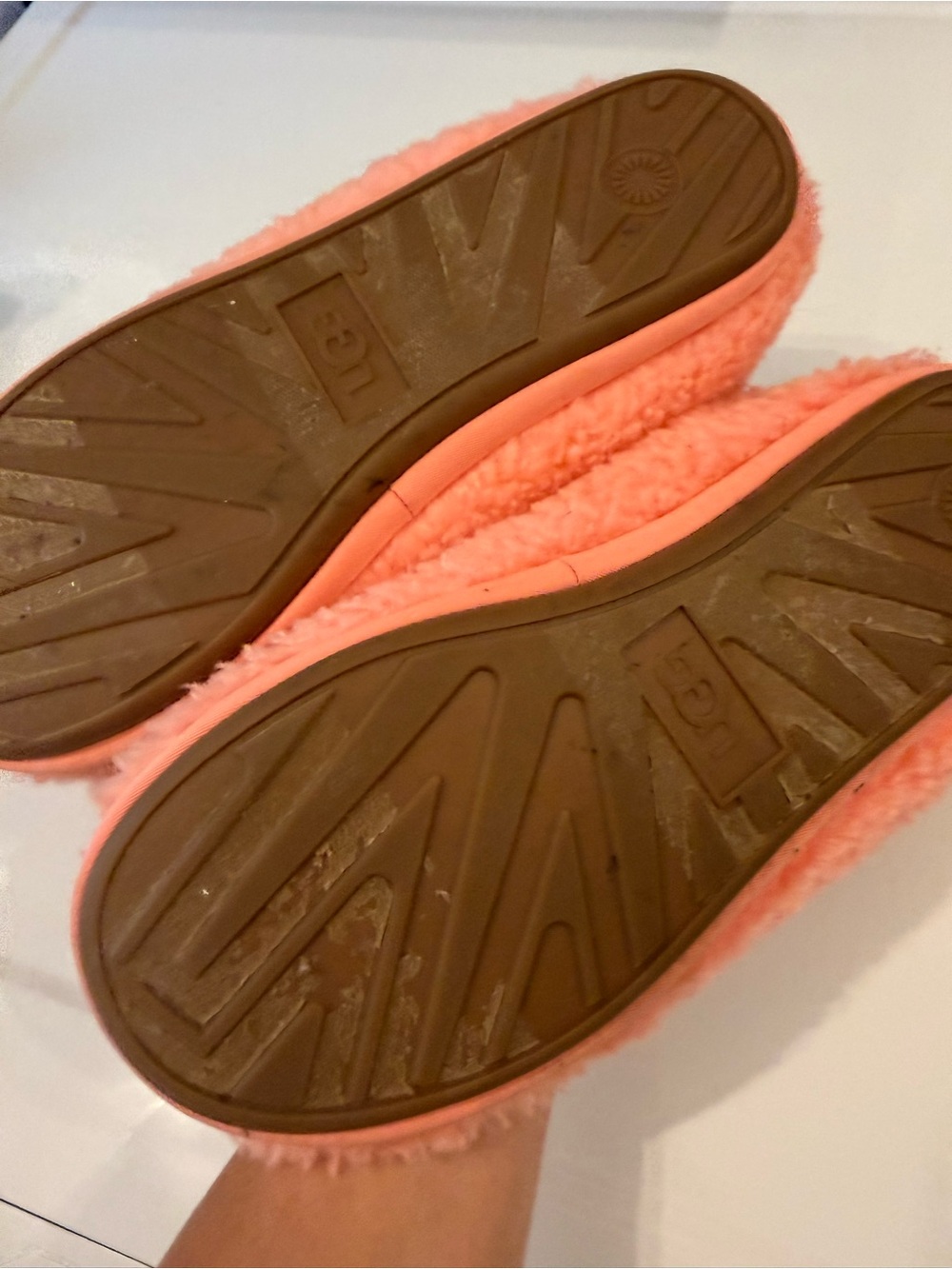 UGG Kids Coral Plush Slip-On Slippers - Picture 3 of 3
